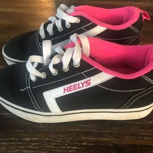 Kids heelys size 5
